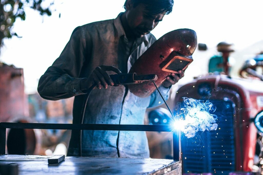 什么是电弧焊接 - 定义，类型，工作，优势和缺点